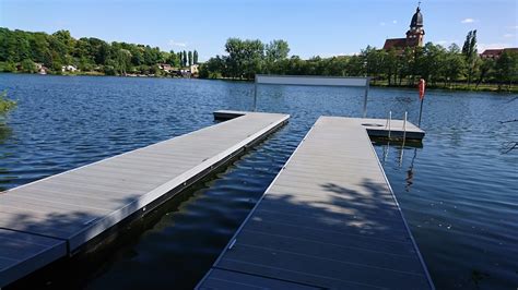 Schwimmstege, Ruderstege, Schwimmkörper und Schwimminseln.